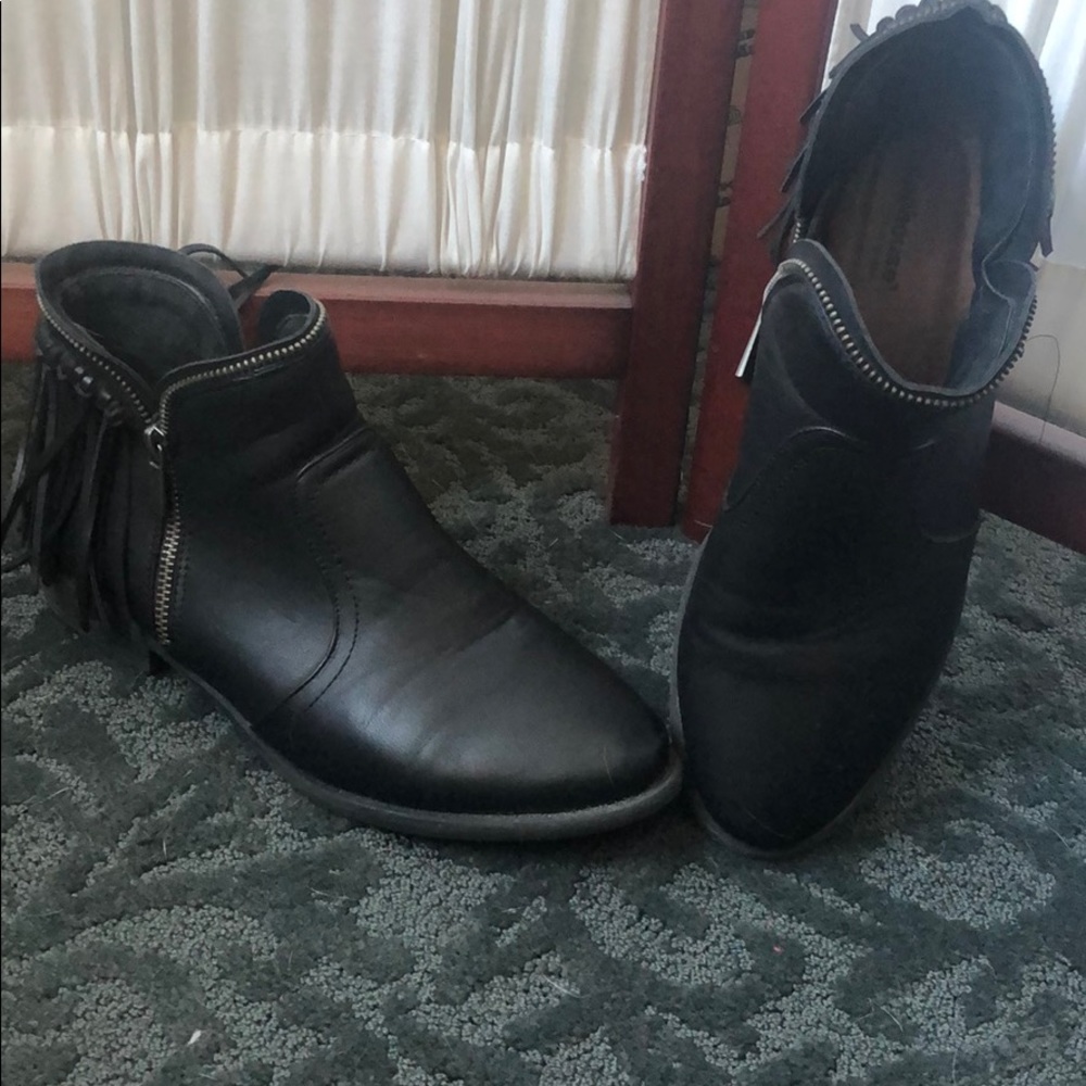 Dollhouse US8.5 shoes- worn once